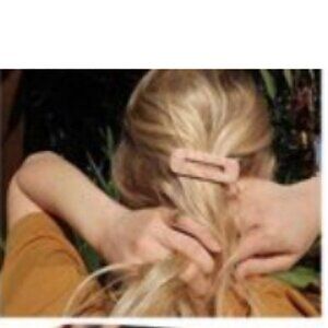 𝅺acrylic hairclips set of 3